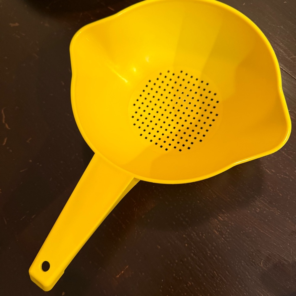 Tupperware 1200-2 Harvest Yellow Plastic Strainer Colander Handle Made in USA